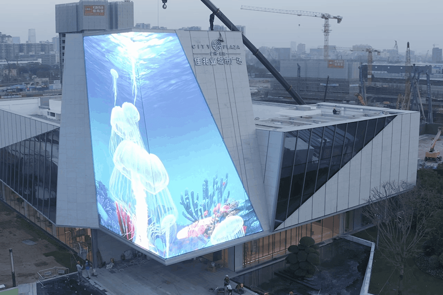 这个巨型LED水缸，竟然在街头养起了海洋生物？