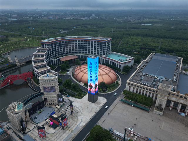 户外文旅行业新标杆！艾比森 2076㎡，66米四面立式巨幕落地无锡飞马水城